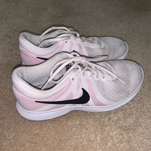 Pink nike tennis shoes